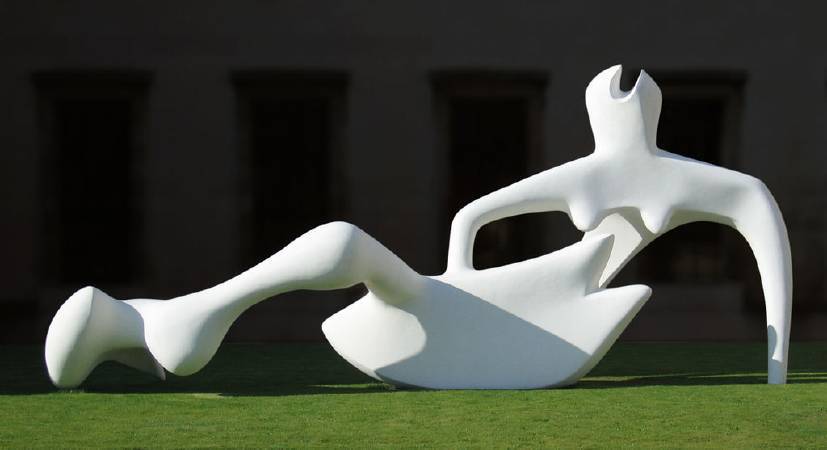 亨利摩尔,《斜倚的人形》(reclining figure),1951.图/取自wikiart.