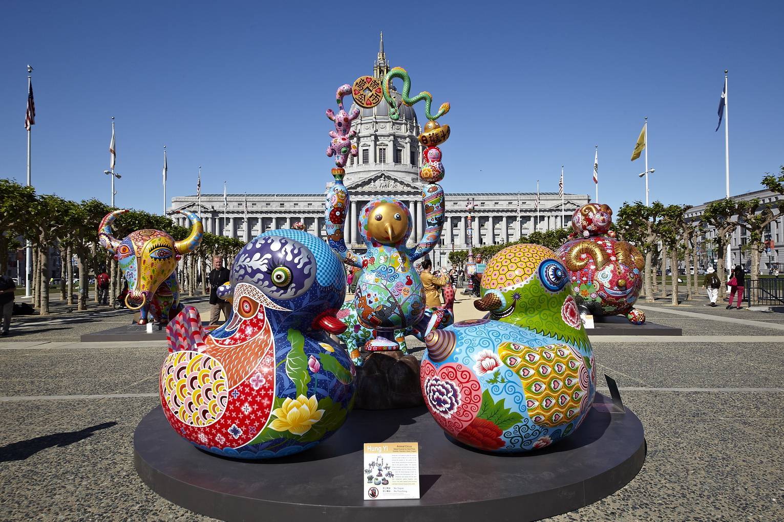 洪易 花漾動物嘉年華 2015 美國舊金山市政廳展覽實景「裝置藝術－馬戲團」