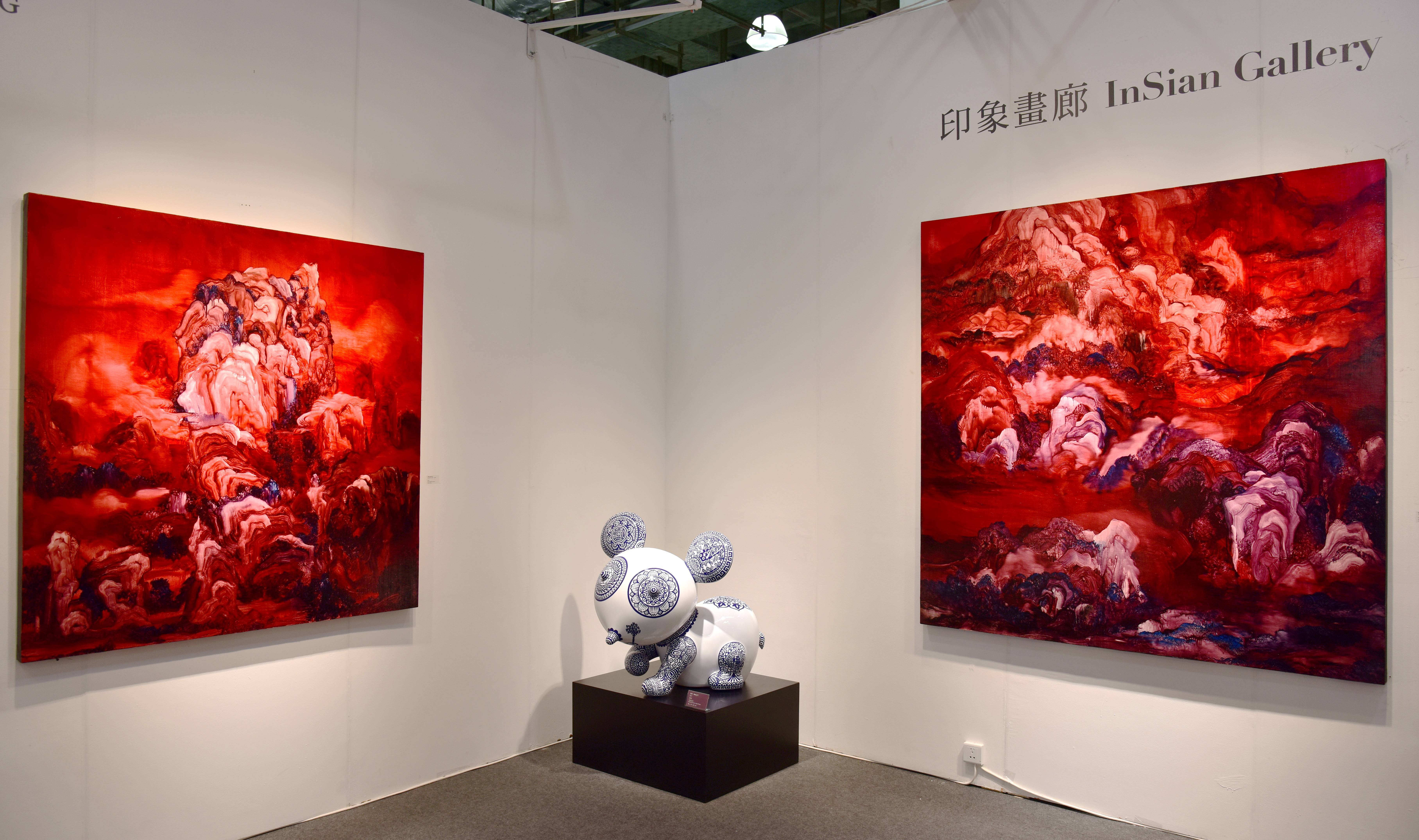 洪易青花造型的熊貓「圓仔」與常陵兩幅「肉山水系列」