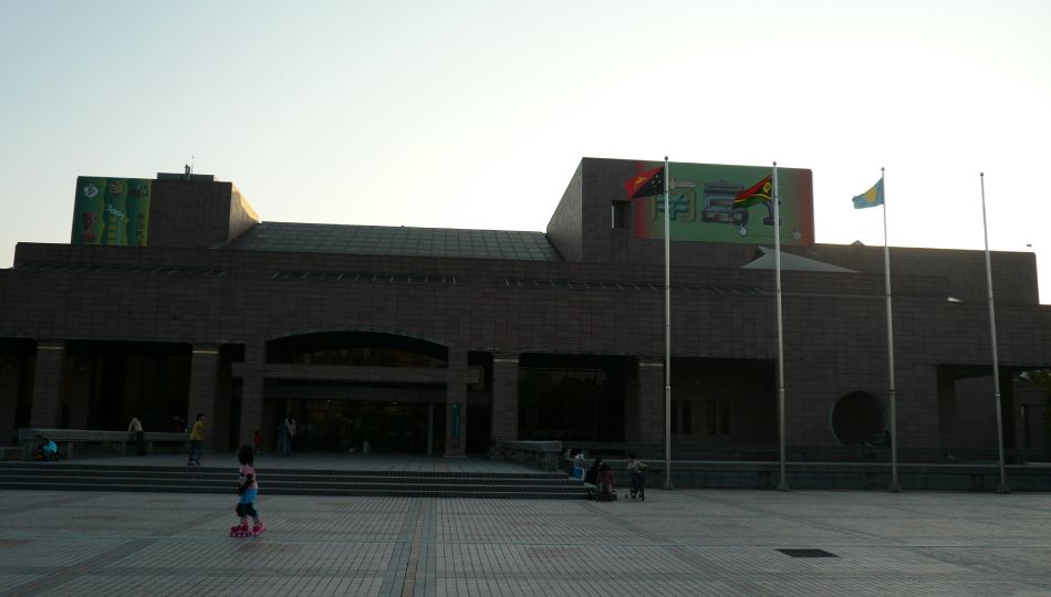 高雄市立美術館
